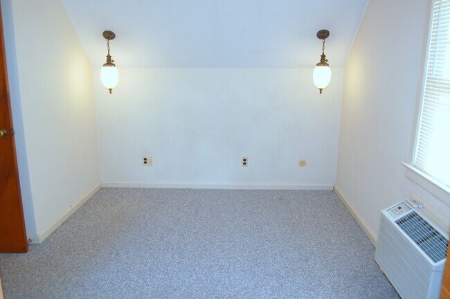 Building Photo - 150 6th St