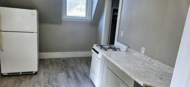 Building Photo - 243 Main St