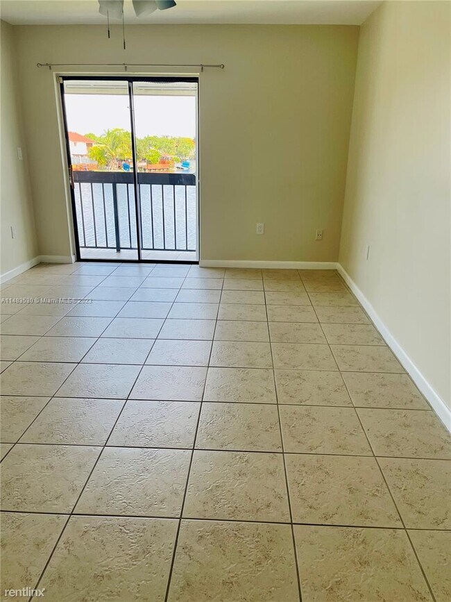 Building Photo - 3 br, 2.5 bath House - 1341 SW 124th Ct # 4-E