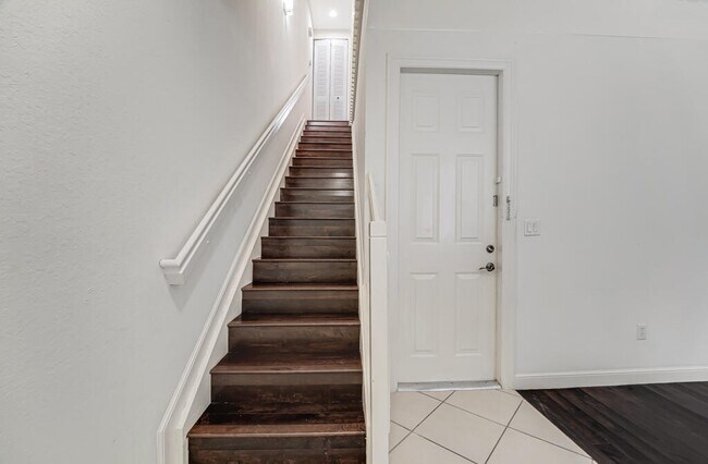 Building Photo - 1727 San Benito Way