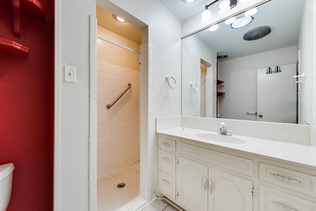 Building Photo - 6209 Glenhaven Dr