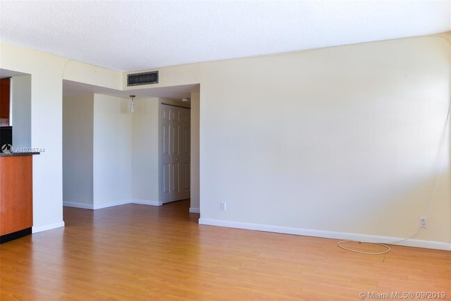 Building Photo - 401 Golden Isles Dr