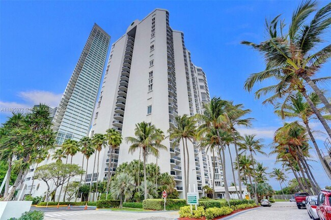 Building Photo - 16711 Collins Ave