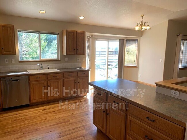 Building Photo - 208 Whitney Bay