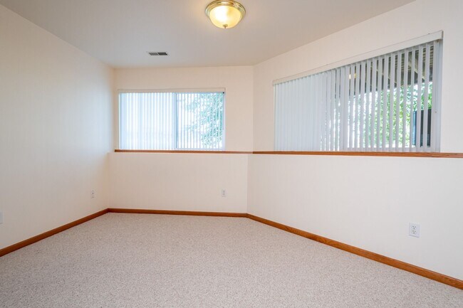 Building Photo - 7 Redtail Ct