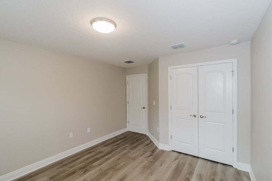 Building Photo - 803 Edith Dr