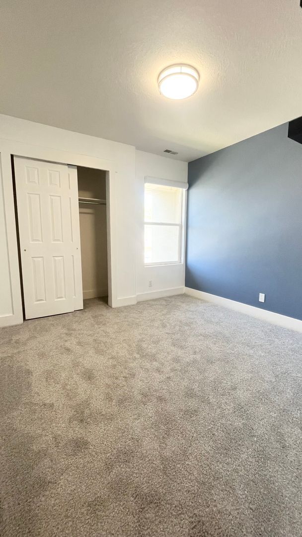 Building Photo - 3 Bedroom/2.5 Bathroom Condo in Riverton