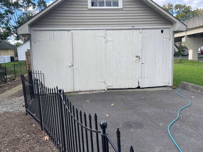 Building Photo - Spacious 3 Bedroom Townhome in Mount Joy -...