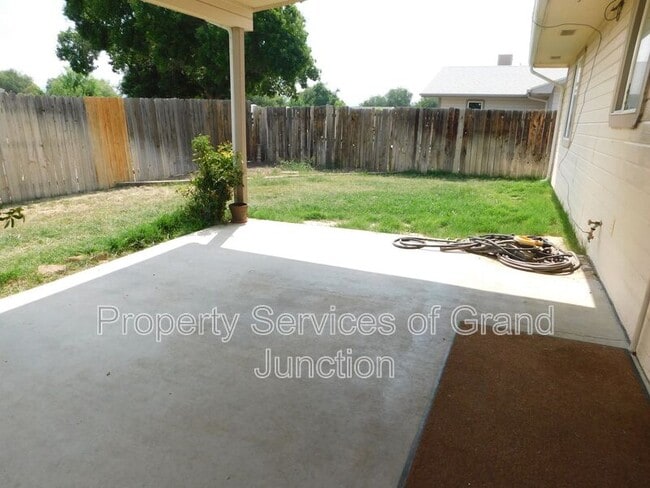 Building Photo - 2963 Bookcliff Ave