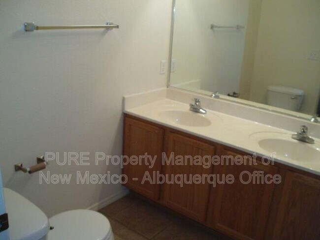 Building Photo - 6800 Vista Del Norte Dr NE