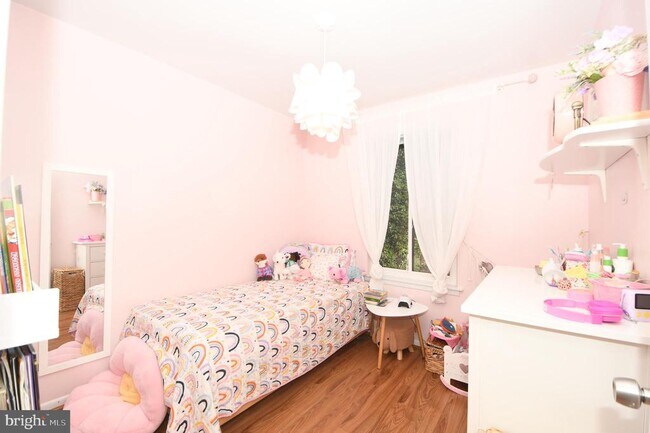 Building Photo - 7812 Briardale Terrace