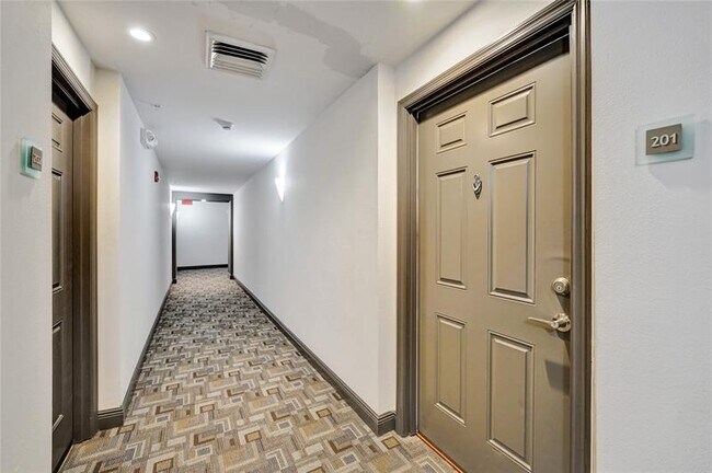 Building Photo - 2421 NE 65th St