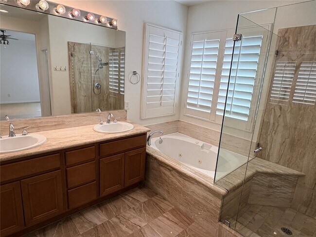 Building Photo - 24 Country Walk Dr