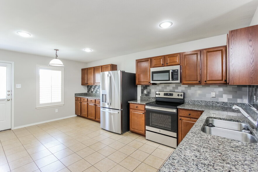 Building Photo - 314 Coneflower Dr