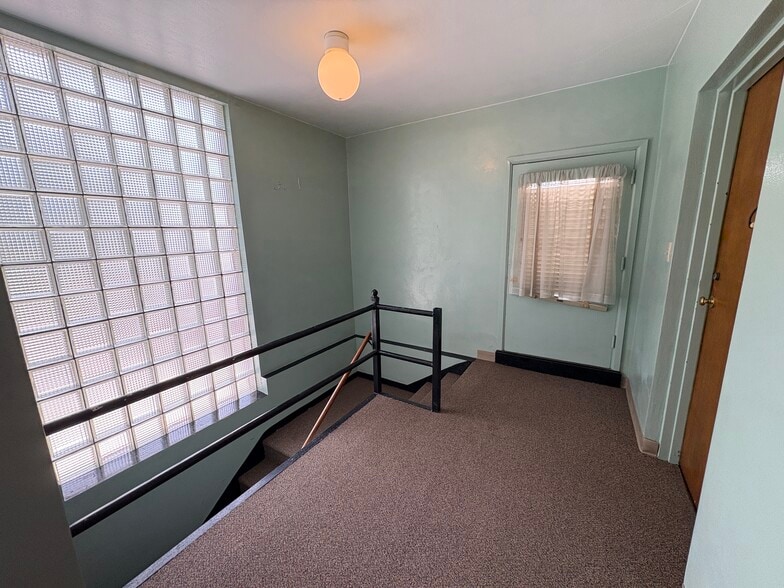 Building Photo - 1000 Melrose Ave