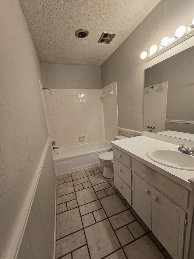 Building Photo - 4624 Leisure Ln