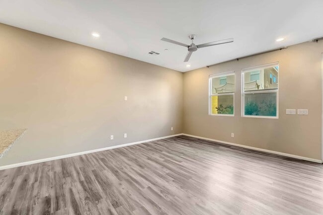 Building Photo - Desirable Southwest Townhome: Luxury Living!