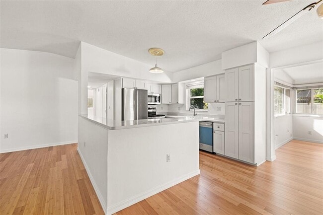 Building Photo - 1084 39th Ave NE