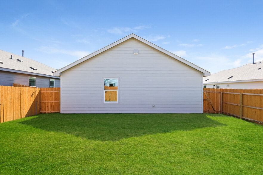 Building Photo - 2807 Gustavo Dr