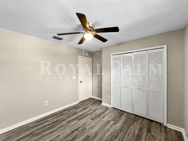 Building Photo - 4530 SW 10th Ave