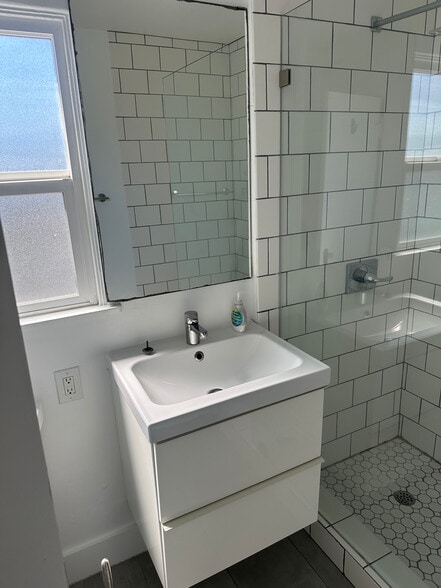 Building Photo - 3358 Dale St