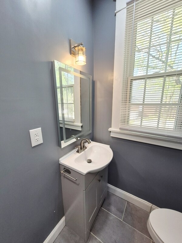 Building Photo - 2723 Fendall Ave