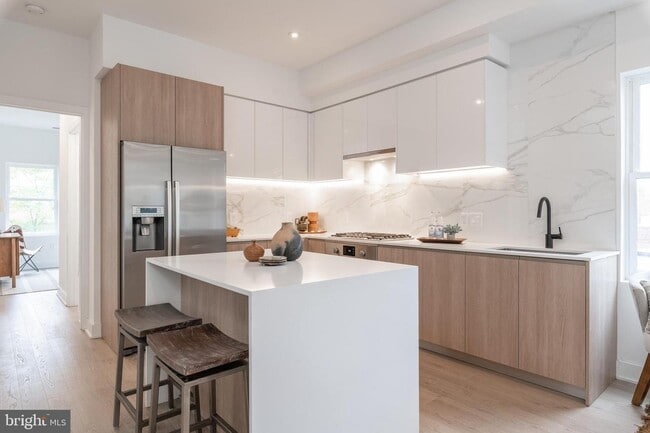 Building Photo - 4017 Davis Pl NW