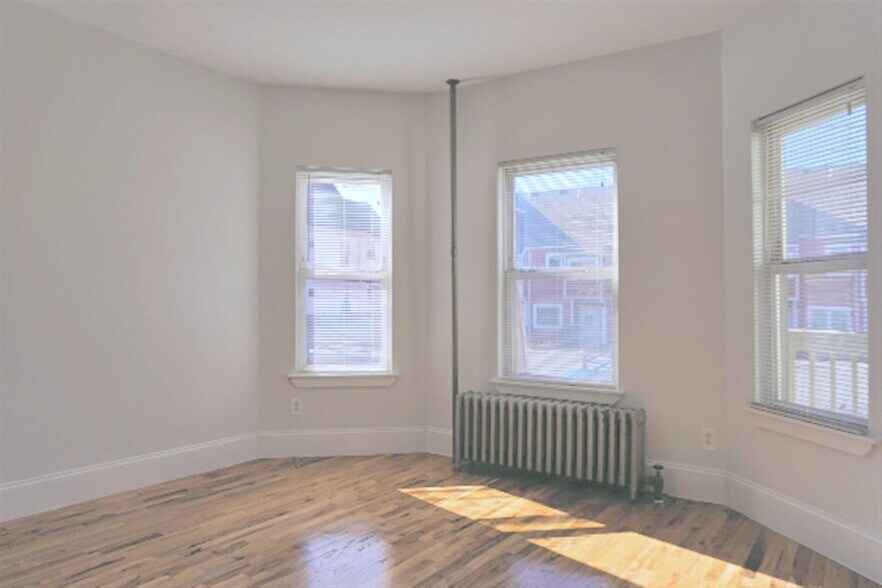 Building Photo - 39 Bradley St