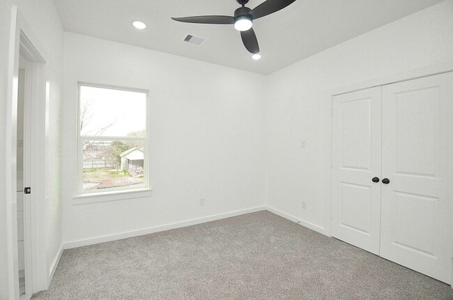 Building Photo - 9312 Waller St