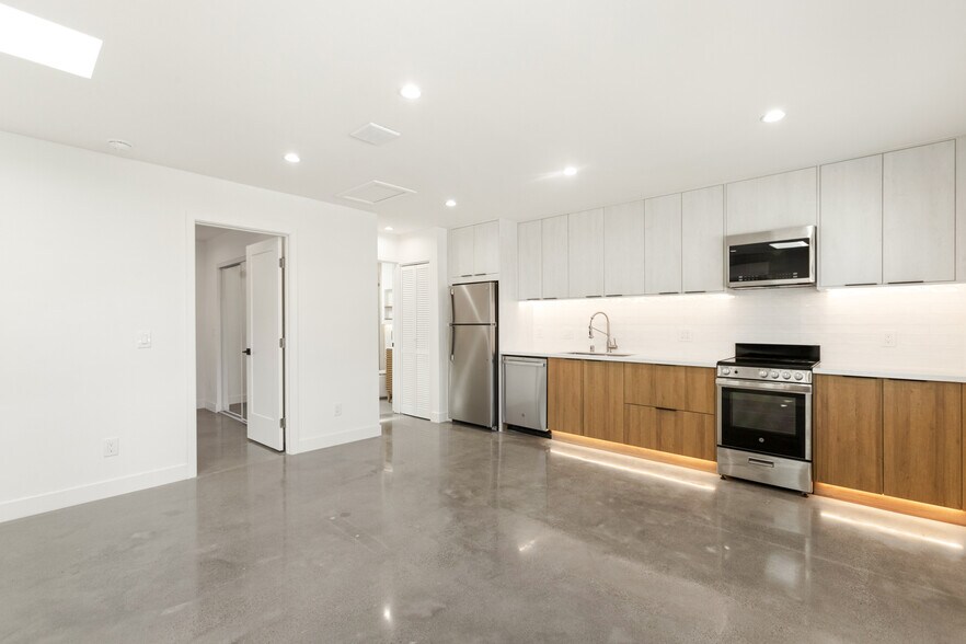 Kitchen - 23046 Saticoy St