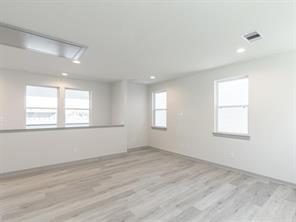 Building Photo - 625 Emile St