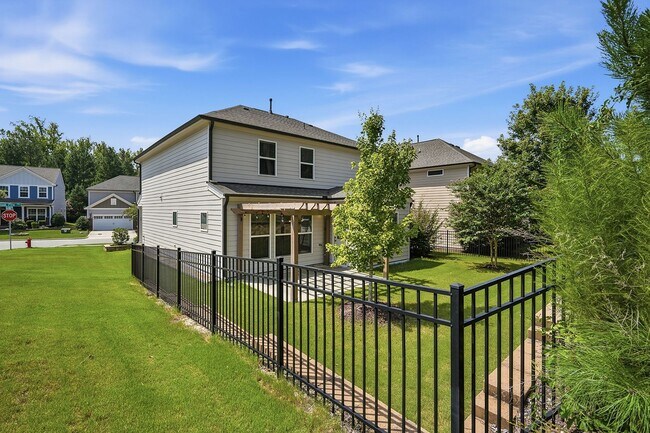 Building Photo - 438 Brk Pne Trl