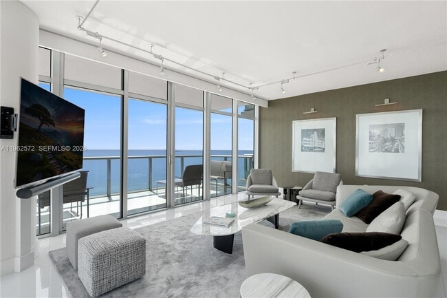 Building Photo - 3737 Collins Ave