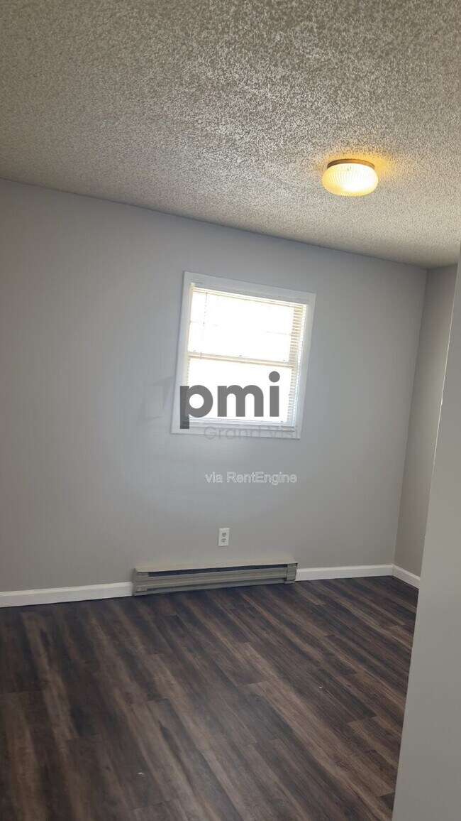 Building Photo - 24 W Buchanan Ave