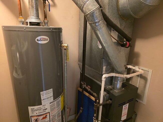 Building Photo - 1545 Thornfield Ln