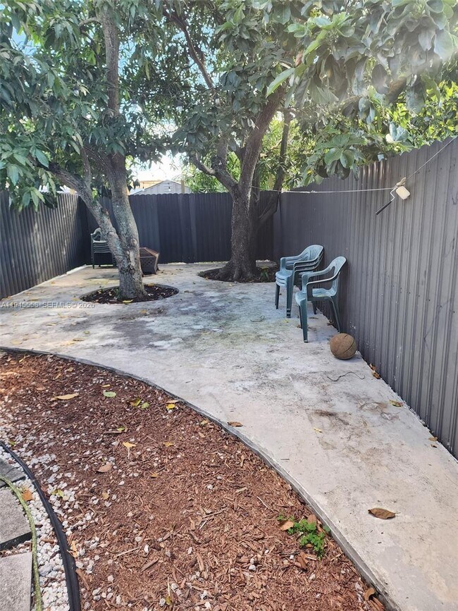 Building Photo - 1360 NE 144th St