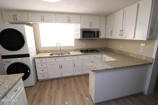 Building Photo - 536 Bataan Cir