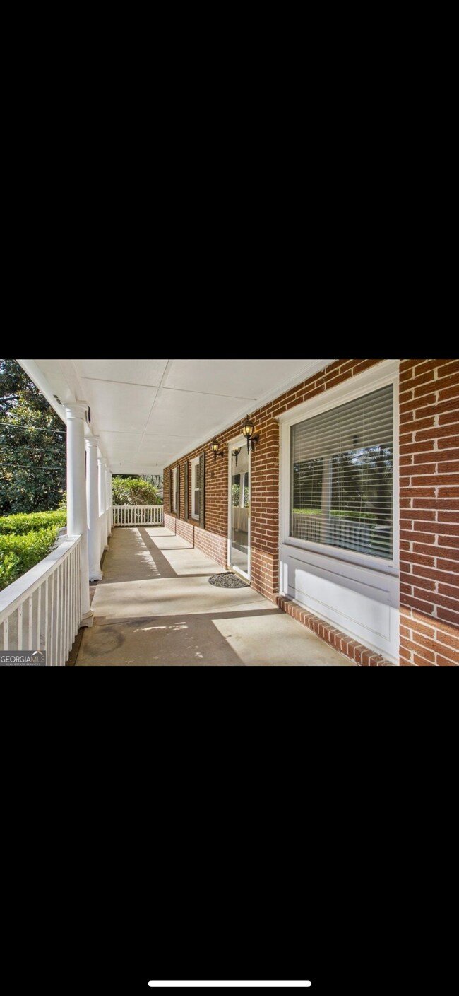 Building Photo - 850 Forest Hill Ct