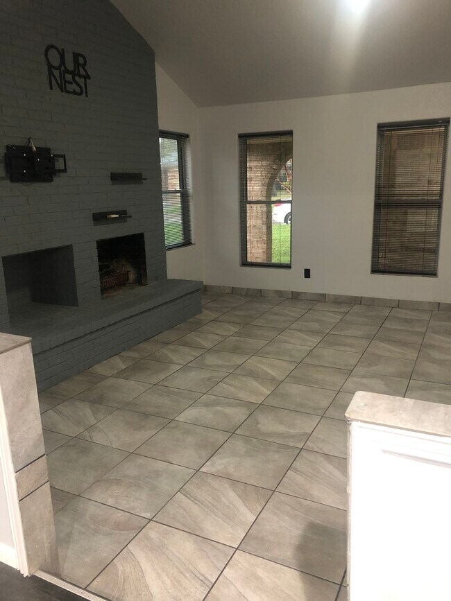 Building Photo - 4804 Ridgeline Dr
