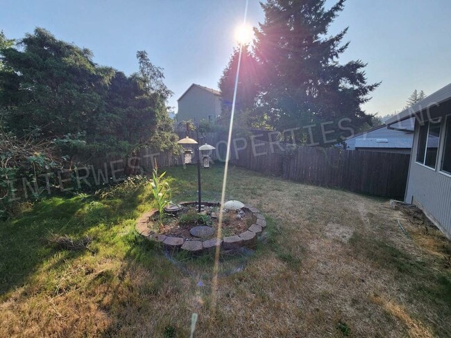 Building Photo - 3 bd 2ba Ranch Style Home with Deck, Fence...