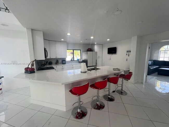 Building Photo - 15370 SW 152nd Ave