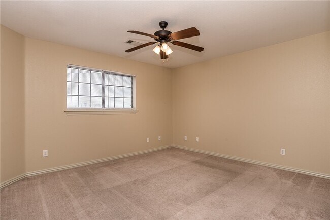 Building Photo - 4040 Glenstone Terrace