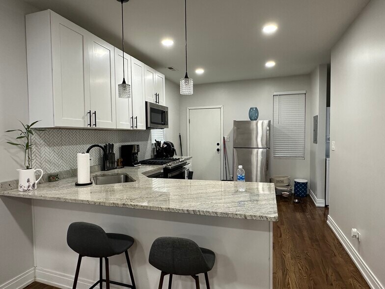 Kitchen - 1908 S May St