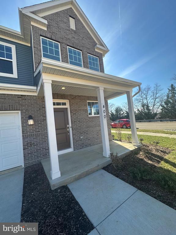 Building Photo - 400 Silver Birch Dr