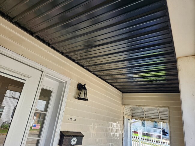 Building Photo - 720 38th St