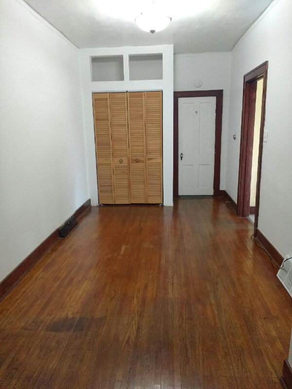 Building Photo - 109 E Davis St