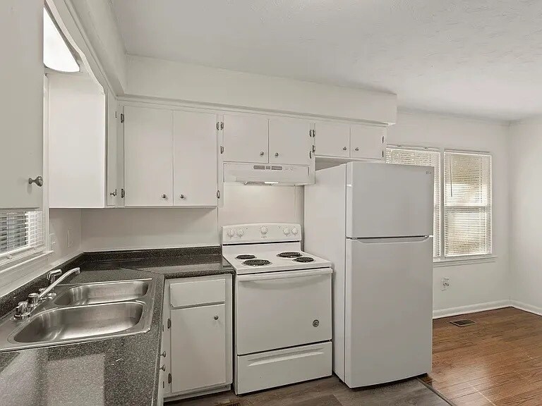 Building Photo - 407 Yardley Ct