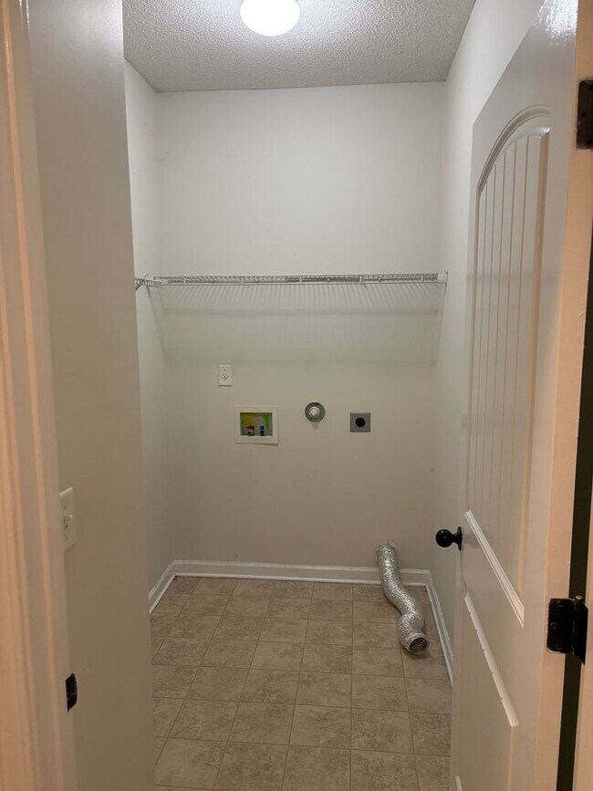 Building Photo - Spacious, Remodeled Home in Cordova