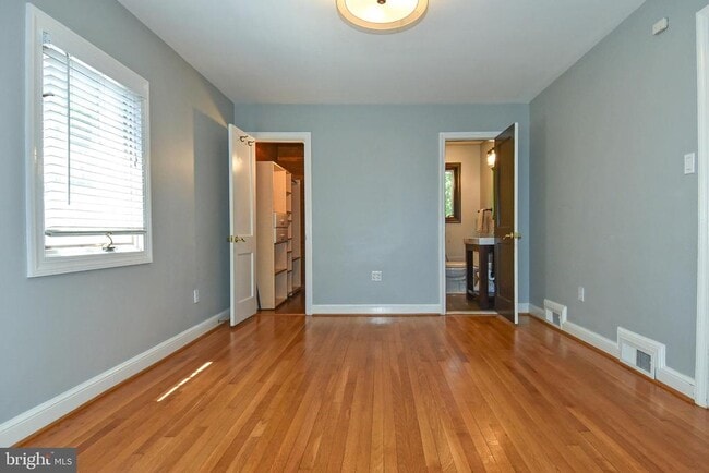 Building Photo - 6127 Brook Dr