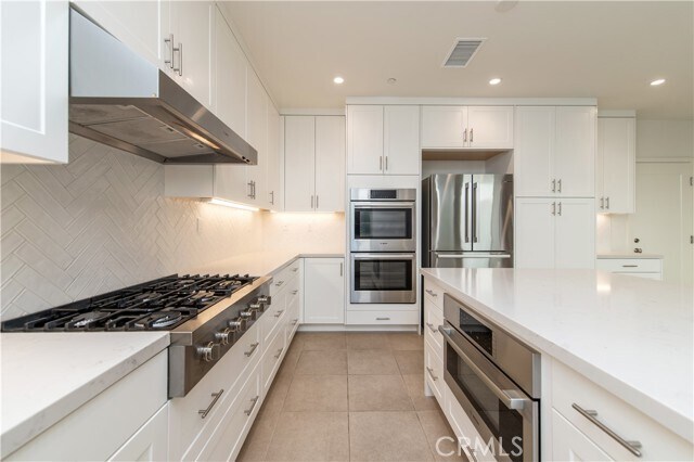 Building Photo - 112 Anthem